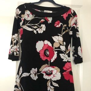 White House Black Market back and red floral tunic